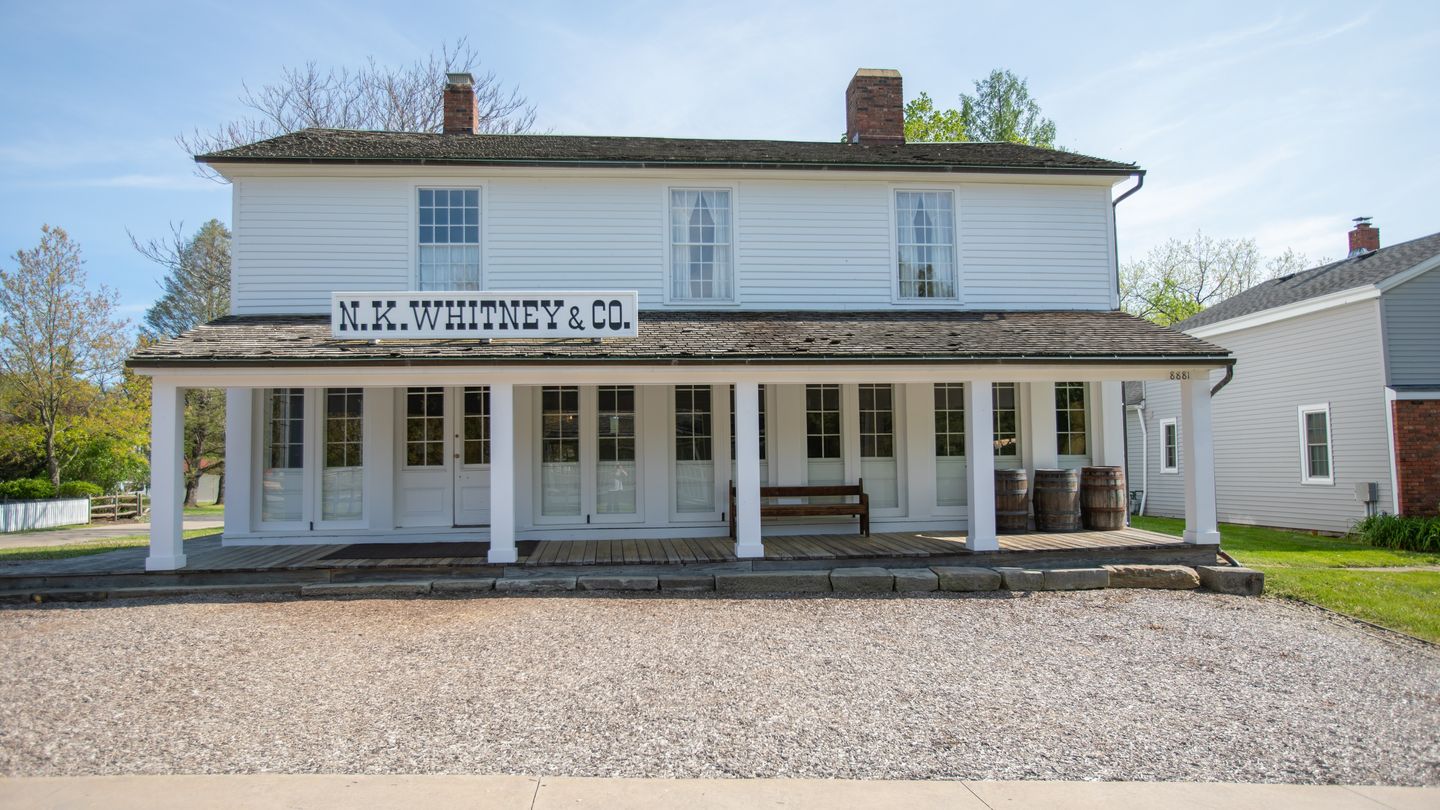 A white building with pillars

AI-generated content may be incorrect.